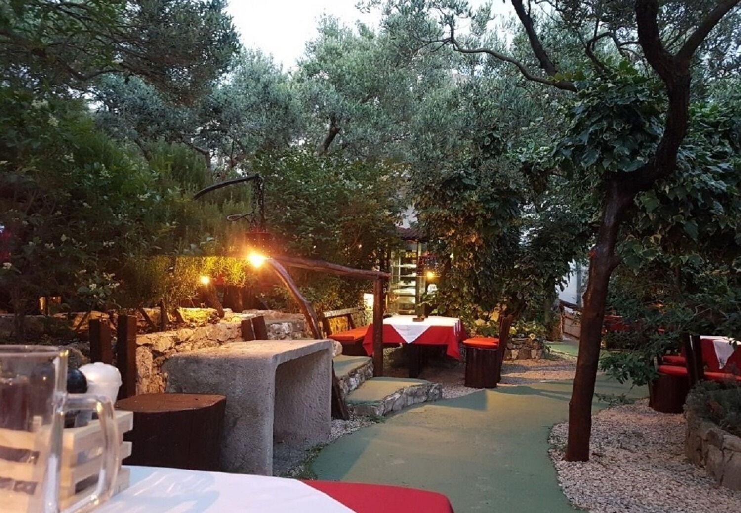 Apartments Antisa - With Playground Tučepi Exterior foto